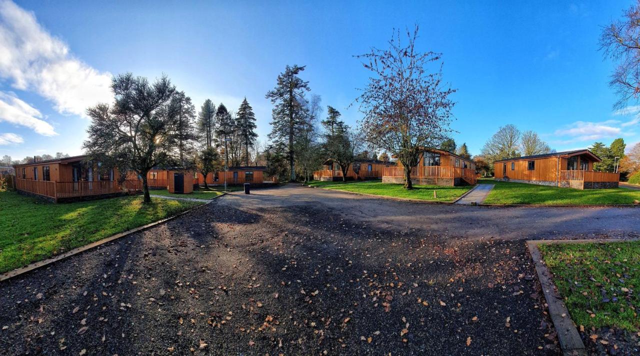 Skyline Lodge Loch Lomond Castle Lodges Balloch Bagian luar foto