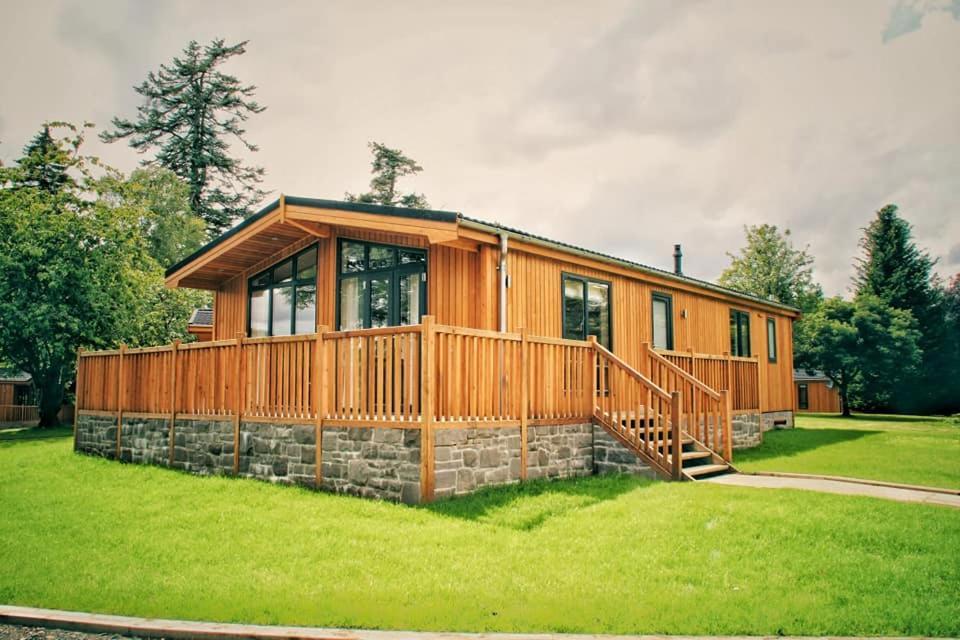 Skyline Lodge Loch Lomond Castle Lodges Balloch Bagian luar foto