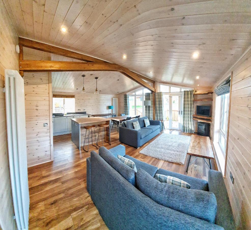 Skyline Lodge Loch Lomond Castle Lodges Balloch Bagian luar foto